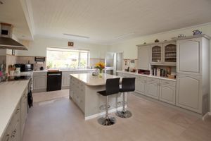 Kitchen / Breakfast Room - click for photo gallery